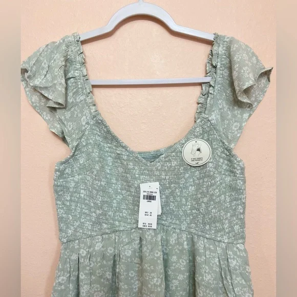 HOLLISTER Flutter Sleeve Smocked Skort Dress - Picture 5 of 10